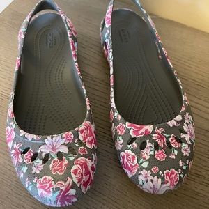 NWOT Croc Slings - Floral